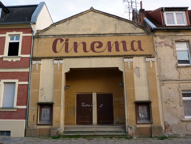Barby Cinema par  herr.g. CC BY-SA. Source : Flickr